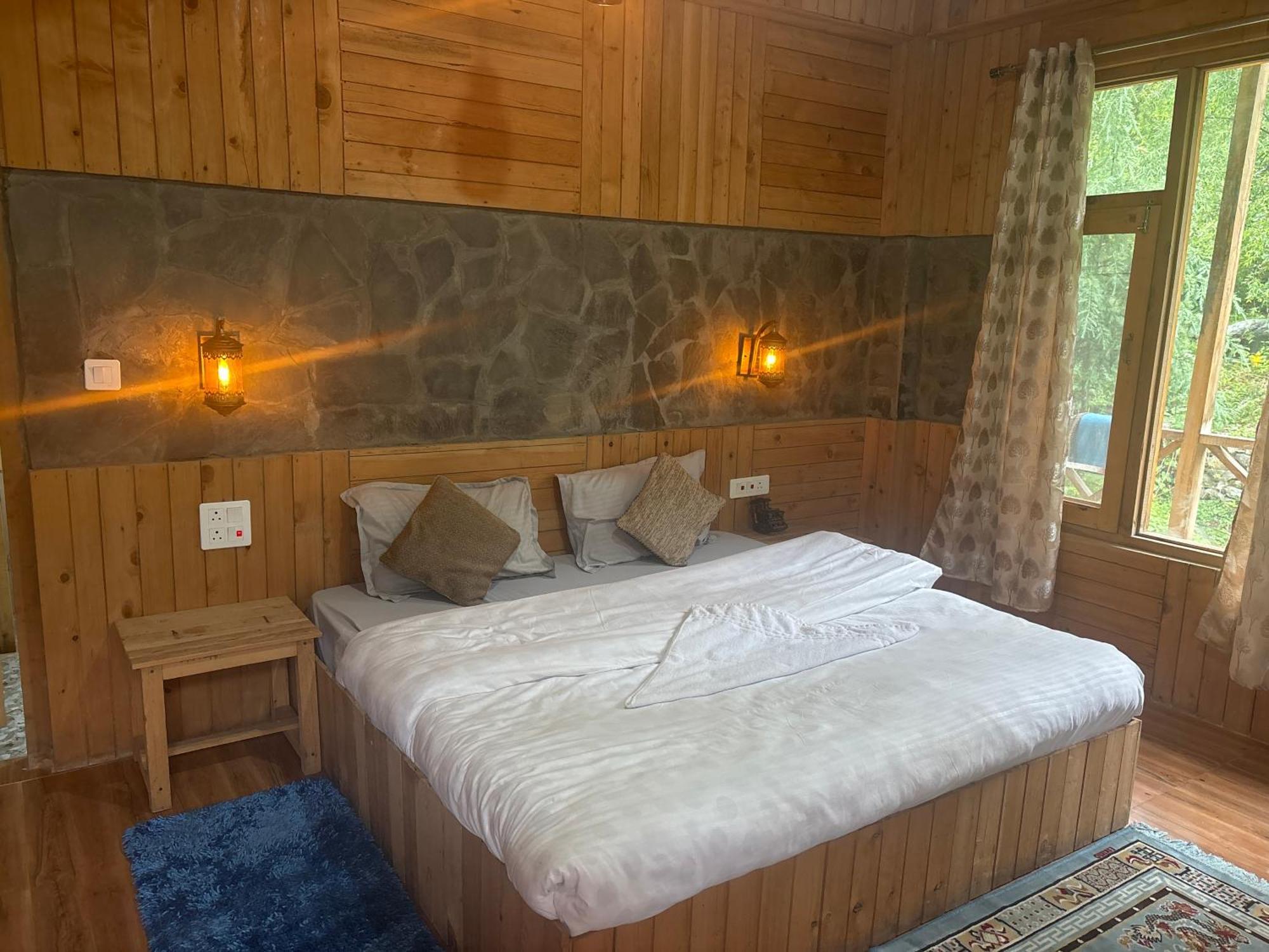The Cozy Cabin, Jibhi Banjār Zewnętrze zdjęcie